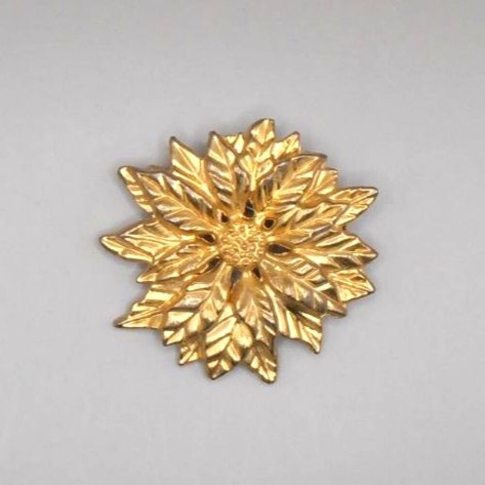VTG Gold Tone Layered Leaf Brooch | 2” Textured Floral Starburst Pin ✨🍂